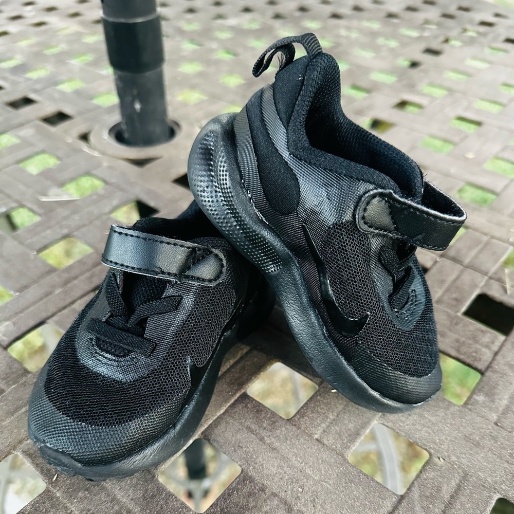 Nike Kids Black Sneakers